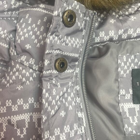 The Limited Puffer Vest With Detachable Hood Size M New With Tags‎ NWT - Picture 11 of 13